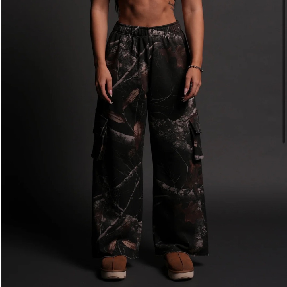 DARC SPORT WOLVES DURST CARGO SWEATS IN DARC BROWN WOODLAND CAMO